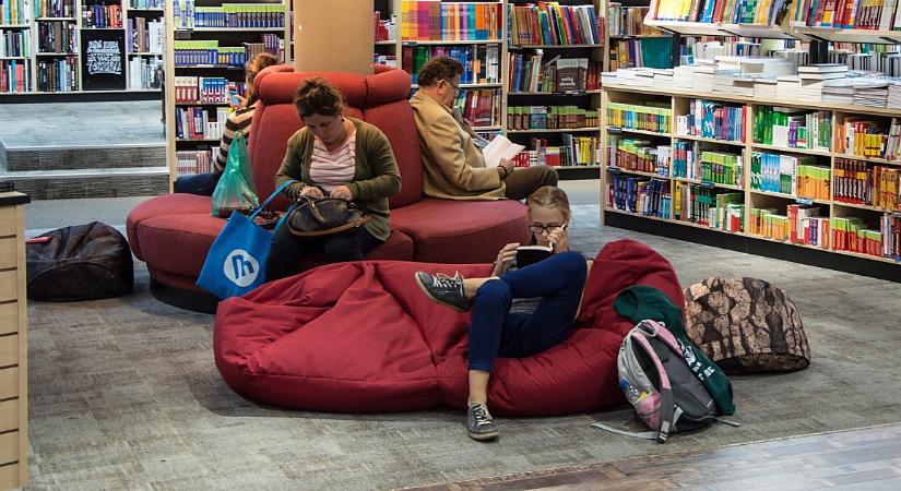 Introvertáltaknak rendez „olvasóbulit” a debreceni könyvtár