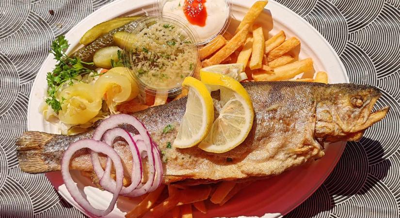 Balatoni halsütő: aranyáron ettem életem egyik legjobb sült halát