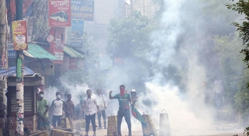 Már háromszázan haltak meg a bangladesi diáktüntetéseken, a kormányfő elmenekült az országból