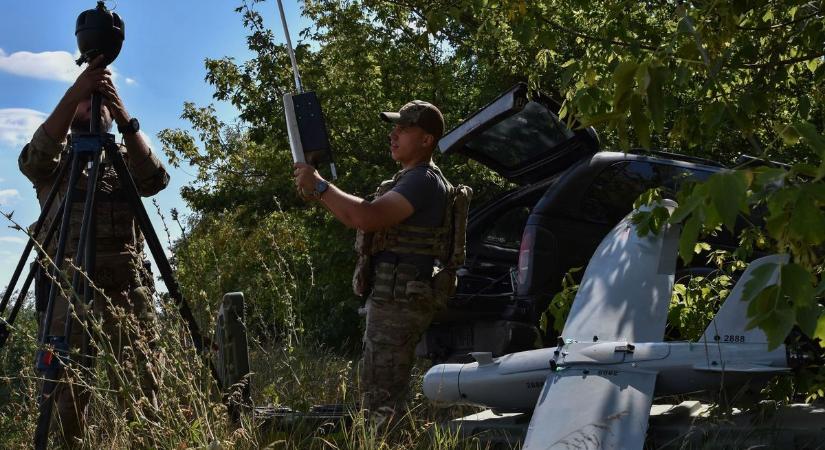 Drónokkal támadta Ukrajna az orosz olajtárolót – frissül