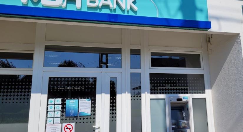 Lépett az MBH Bank is: áthárítja a vállalkozókra a tranzakciós illetéket