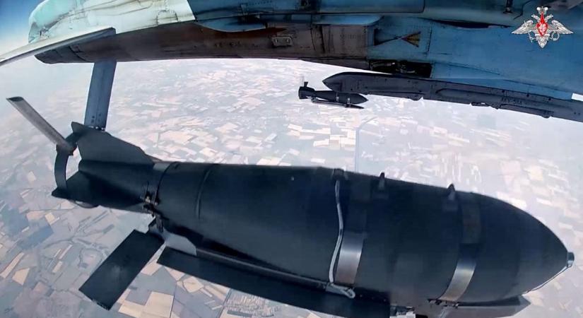 Ezt az üzenetet írta le a pilóta, mielőtt a Szu-34-es vadászgéppel az ukránok ellen indult  videó