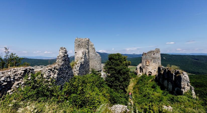 Támogatást adott Nyitra megye a gímesi vár romjainak javítására