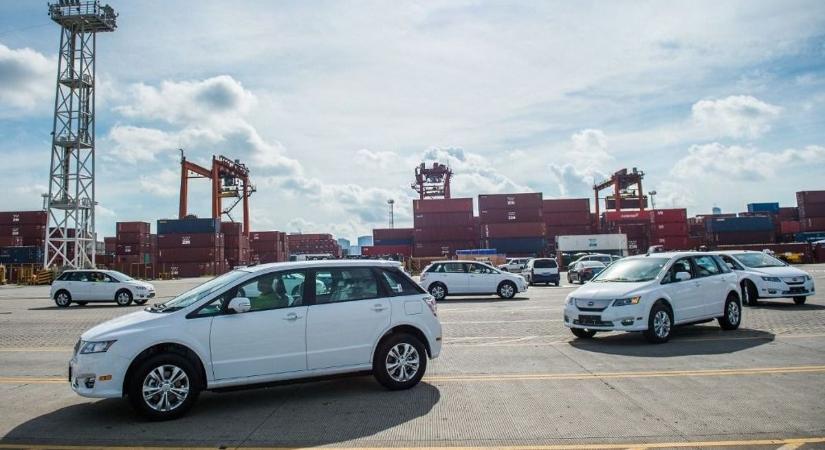 Az EU meghajlik Peking akarata előtt: kisebb vámot vetnének ki a kínai autókra