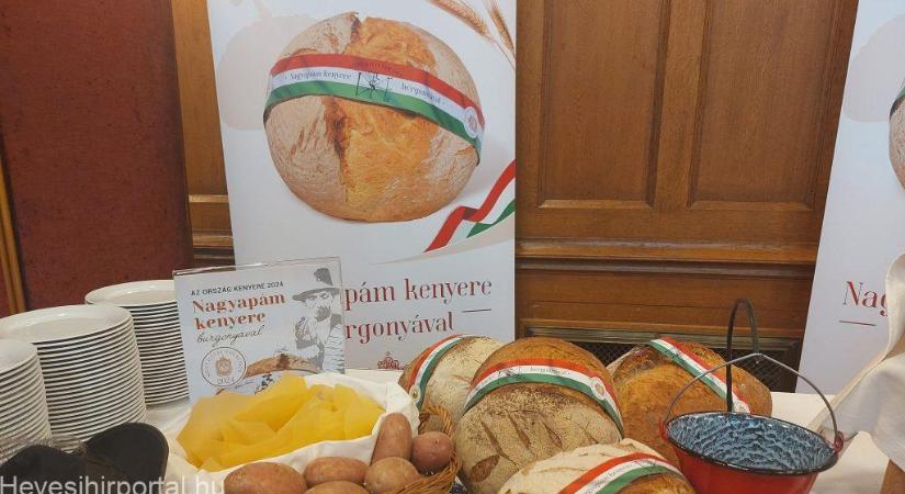Az ország tortája mellett díjazták a Szent István-napi kenyereket is