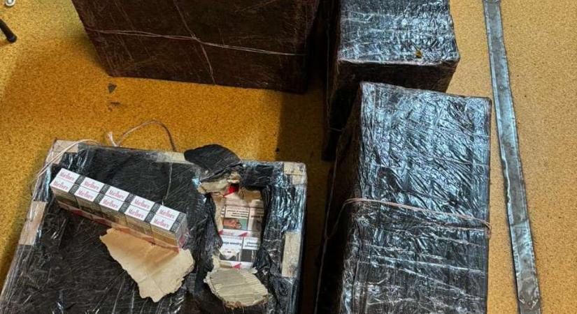 Jelentős mennyiségű csempészcigarettát találtak egy vonaton a kárpátaljai vámosok