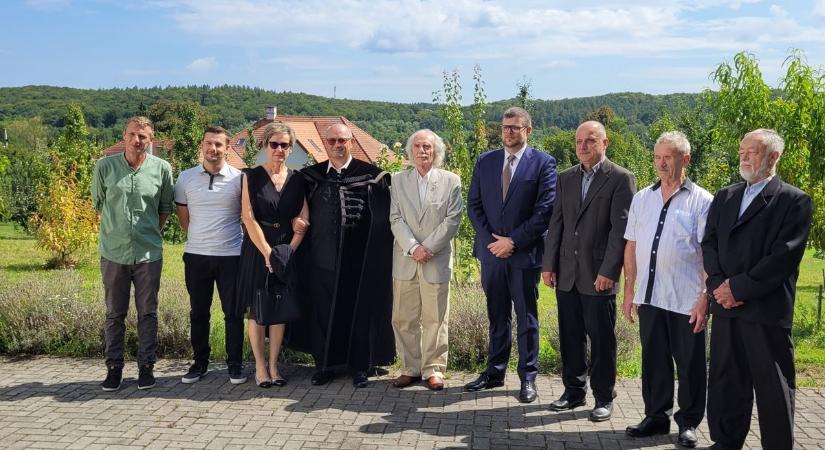 Kercaszomori főhajtás: erőt meríteni a bátrak tetteiből