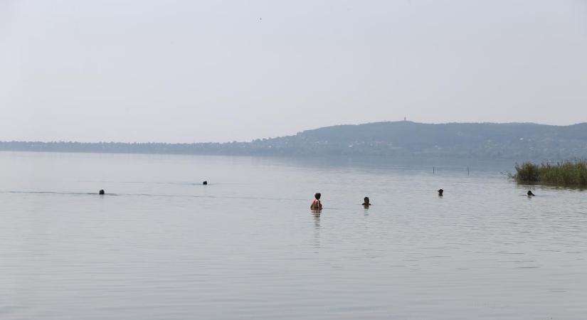 Feláldozta magát a barátnőjéért egy férfi a Balatonon: kimentette kedvesét a vízből, ám ő maga belefulladt a Balatonba