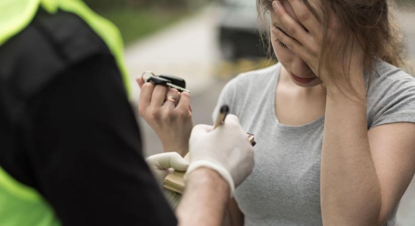 Részegen vezetett a nő, sok pénze bánta az utat