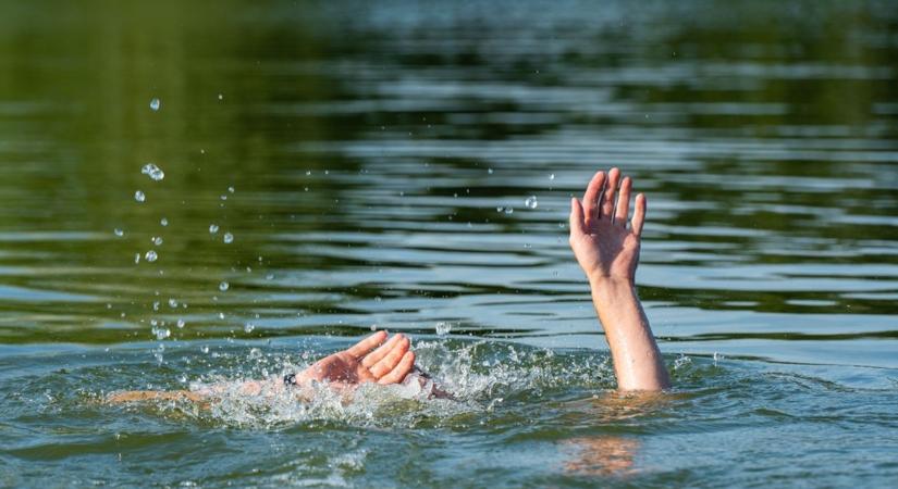 Tragédia a Balatonon: barátnője mentése közben fulladt vízbe egy férfi