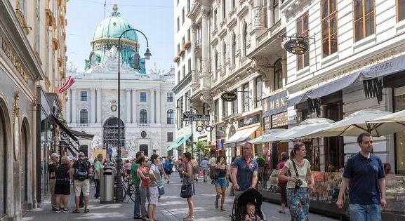 Bécsnek elege lett a nők és férfiak közötti nyugdíjkülönbségből