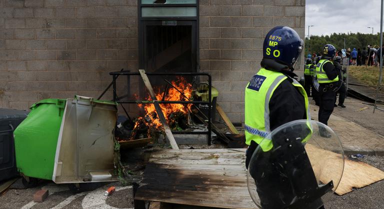 A brit zavargások már régóta másról szólnak, mint három kislány halála