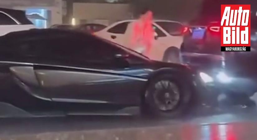 A McLaren 600LT önálló életre kelt és egy Maybach GLS is megsérült a kalandban - Mutatjuk!