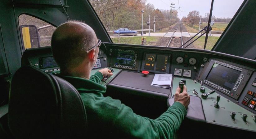 Vasúti balesetek: a jászkunsági vonatgázolások után átmeneti felmentésüket kérhették a mozdonyvezetők