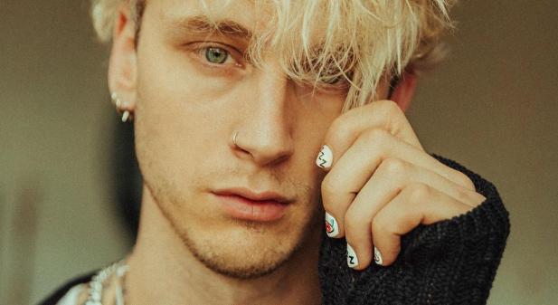 Machine Gun Kelly 1 éve józan - bevallotta, titokban rehabra ment