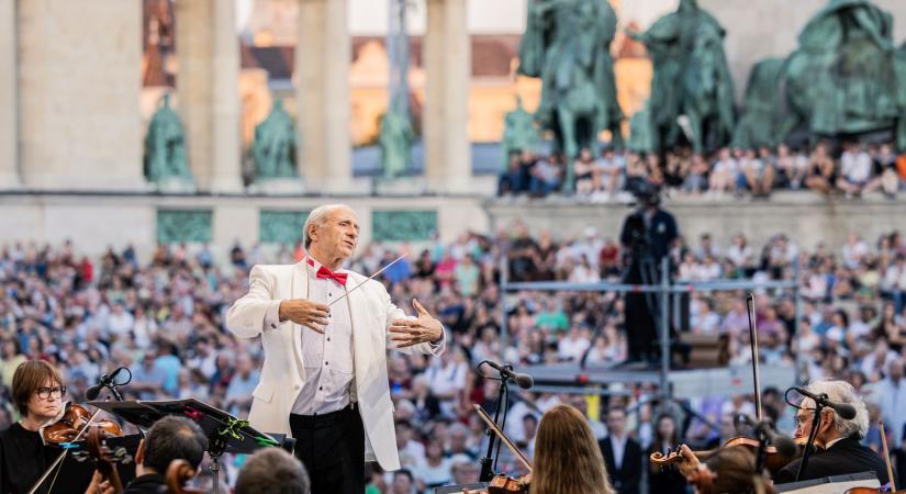 A béke reményében: a Fesztiválzenekar ukrán, orosz, izraeli és palesztin művészekkel a Hősök terén