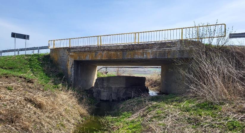 A Maros megyei Cintos melletti híd felújításáról