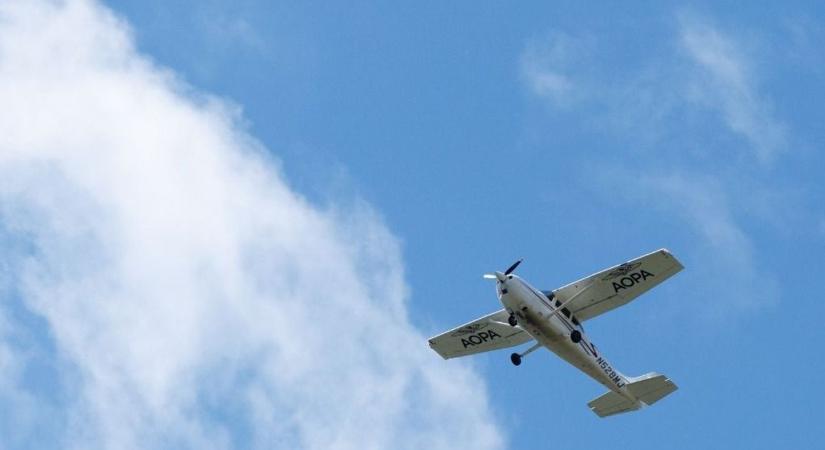 Lezuhant egy Cessna New Yorkban  videó