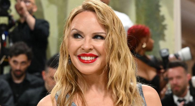 Belestünk: Ebben az öltözőben készül Kylie Minogue a szerda esti koncertjére