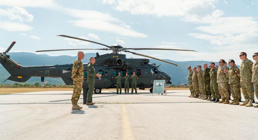 Új helikopterrel erősíti az EUFOR légi szállítási feladatait a Magyar Honvédség