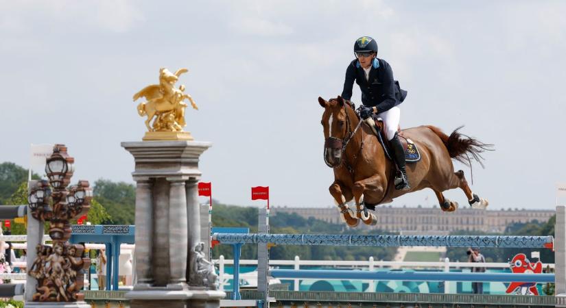 Sokkoló jelenetek az olimpián: a ló a hátára dobta a világbajnokot  videó