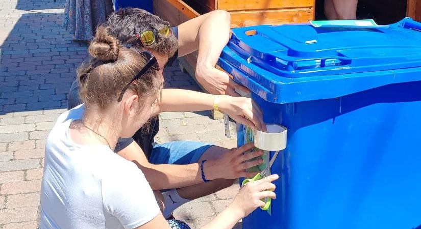 A flakonokkal a harkányi állatvédőket támogatták az Ördögkatlanon