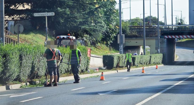 Lezárták az egyik sávot a forgalmas szombathelyi utcában