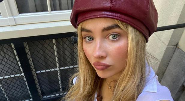 Sabrina Carpenter tagadja, hogy Taylor Swift engedélyét kérte volna Kim Kardashiannal kapcsolatban