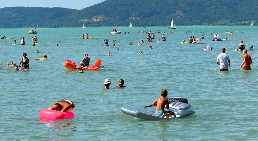 „A barátnője rettegve szorított érte” – megszólalt az orvos, aki feleségével küzdött a 26 éves férfi életéért a balatonlellei strandon