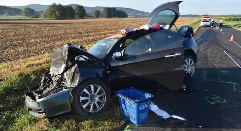 Feltehetően mindenki aludt az autóban, ami egy busz hátuljának csapódott Zalában