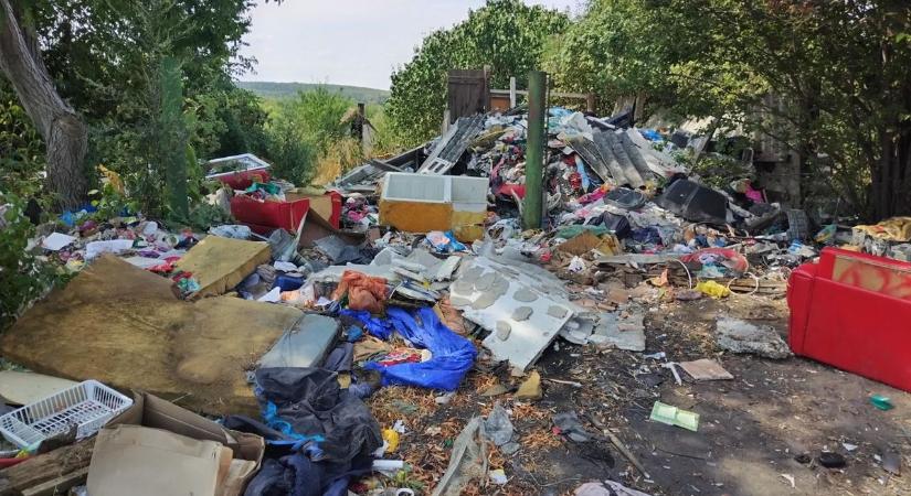 Még a műholdról is látszik az illegális szemétlerakó