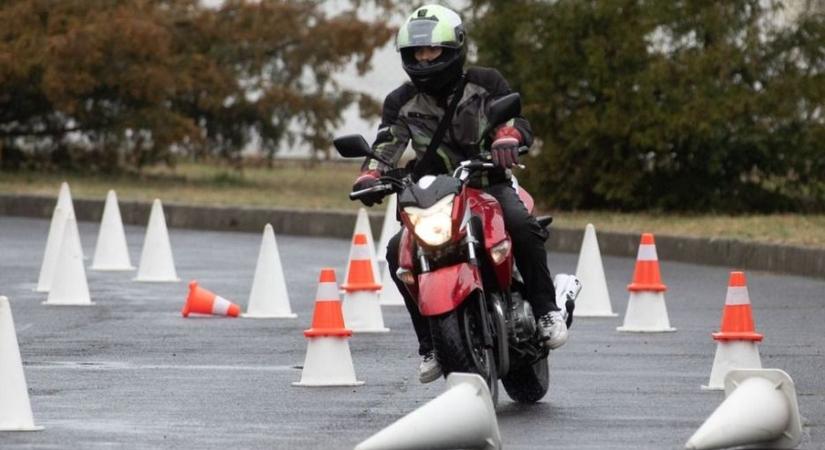 Megolajozzák a berozsdásodott reflexeket a hajdú-bihari motorosok