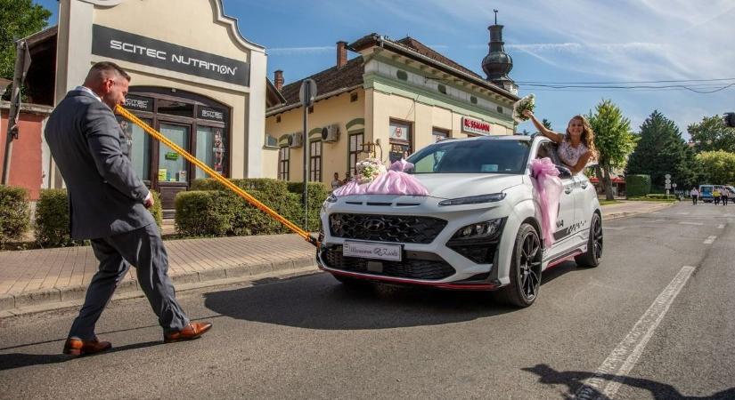 Popey és szerelme kamerák előtt kürtölte világgá boldogságát – videóval