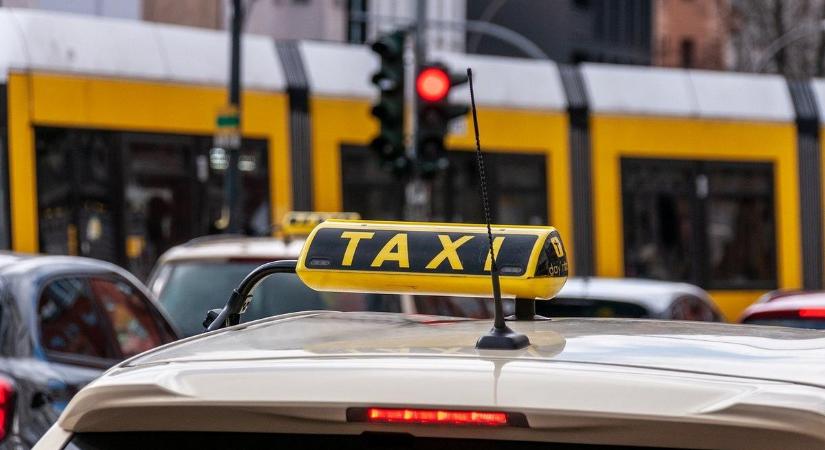 Késsel támadt a taxisra egy férfi Vas vármegyében – egy esernyő volt az egyetlen pajzsa