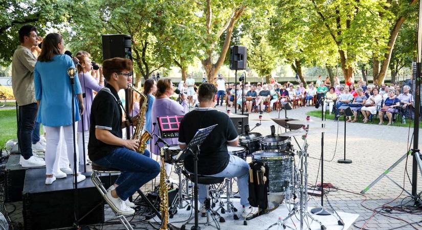 Idén is féllépett a Magyar Continental Singers Szolnokon - galériával