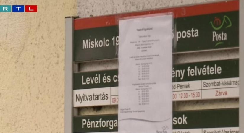 Mobilpostákkal helyettesítik a vidéken bezáró kis postákat