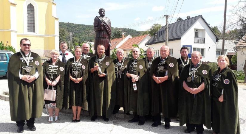 Utolsó közös búcsún búcsúzott a pap és a polgármester