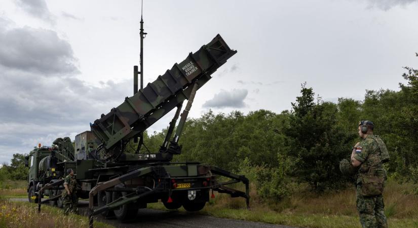 Zelenszkij a NATO-val lövetné le az orosz rakétákat Ukrajna felett