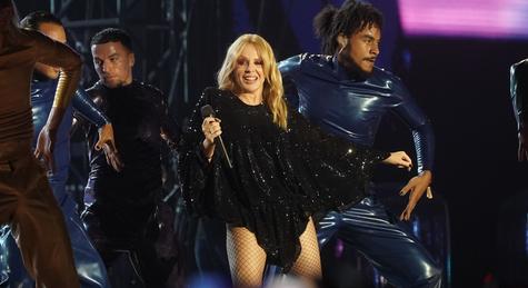 Kylie Minogue és a popvilág flitteres leple a Szigeten - koncertkritika az első nap főelőadójáról