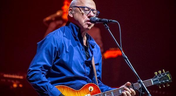 Mark Knopfler: "az első gitárom egy teniszütő volt"