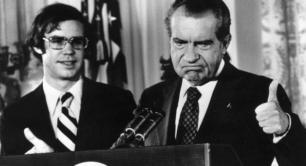 Nem várta meg, hogy vád alá helyezzék, önként mondott le Richard Nixon amerikai elnök