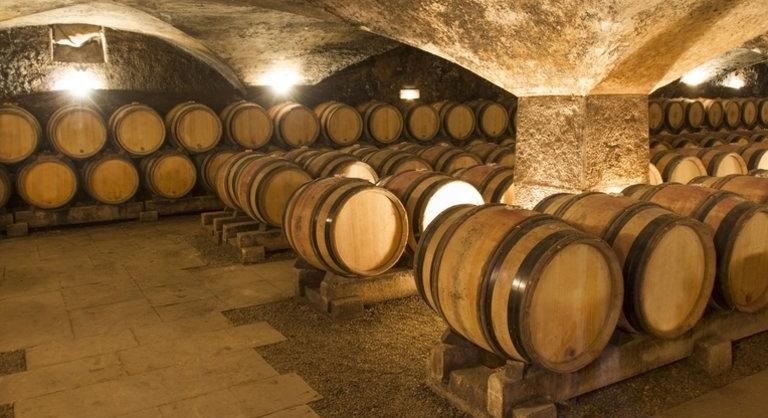 Döbbenetes: több száz millió forintot fizettek egy hordó burgundi borért