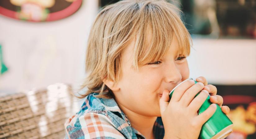 Alkoholmentes sört iszik a gyerek? Ezért lehet nagyon veszélyes