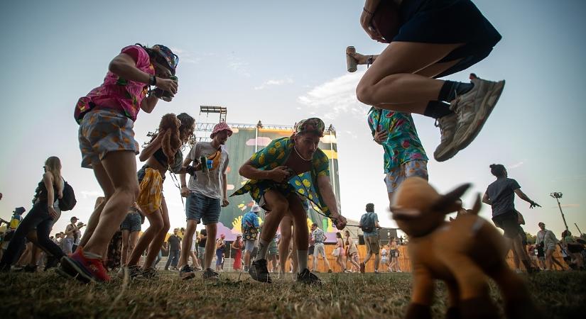 Jövőre betétdíjas lehet a Sziget is – napi 4 millió palackot, dobozt dobnának ki a magyarok