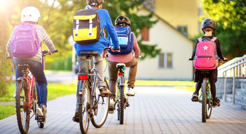 Autó helyett vidd bringával a gyerkőcöt iskolába! – avagy mi is az a Bicibusz