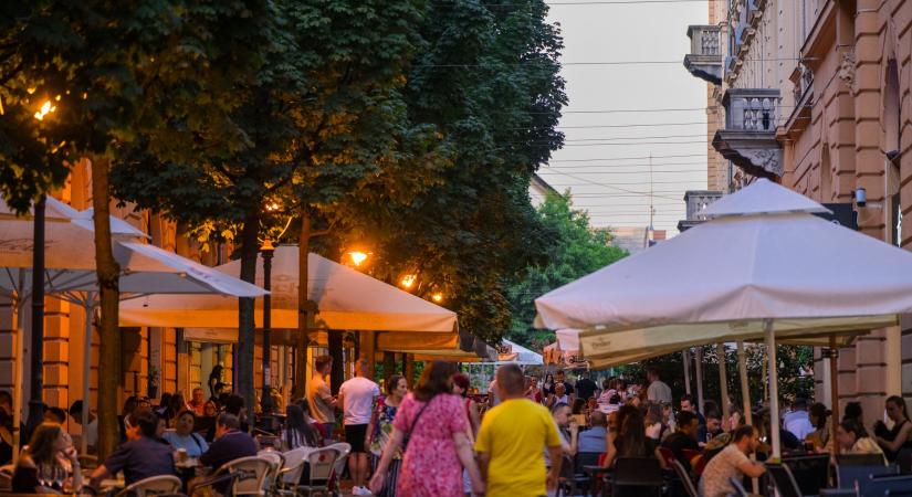 Sörözés a debreceni teraszokon – mondhatják, hogy gyorsan idd meg?