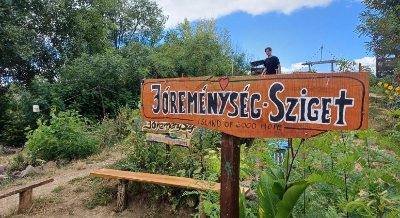 Jóreménység-sziget: a közösségi szellem dicsérete