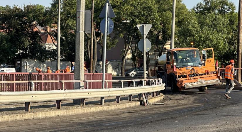 Homokkerti felüljáró felújítása: nem várt problémák adódtak