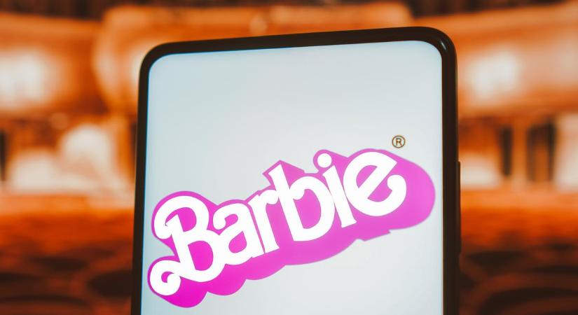 Örülhetnek a Barbie-rajongók: retro és nagyon rózsaszín mobilt dobnak piacra