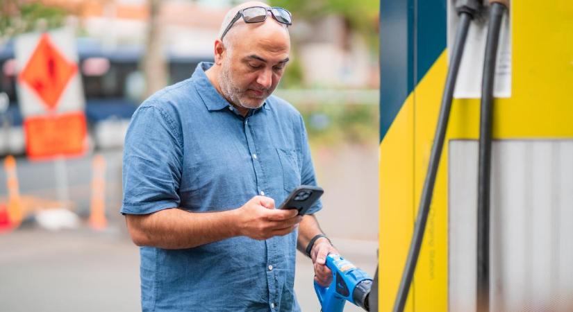 Vigyázat! Trükkös csalók lepték el a töltőállomásokat Európa-szerte